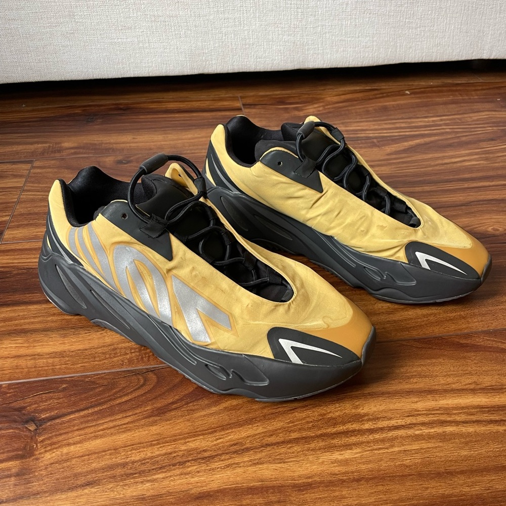 Yeezy boost 700 MNVN HONEY